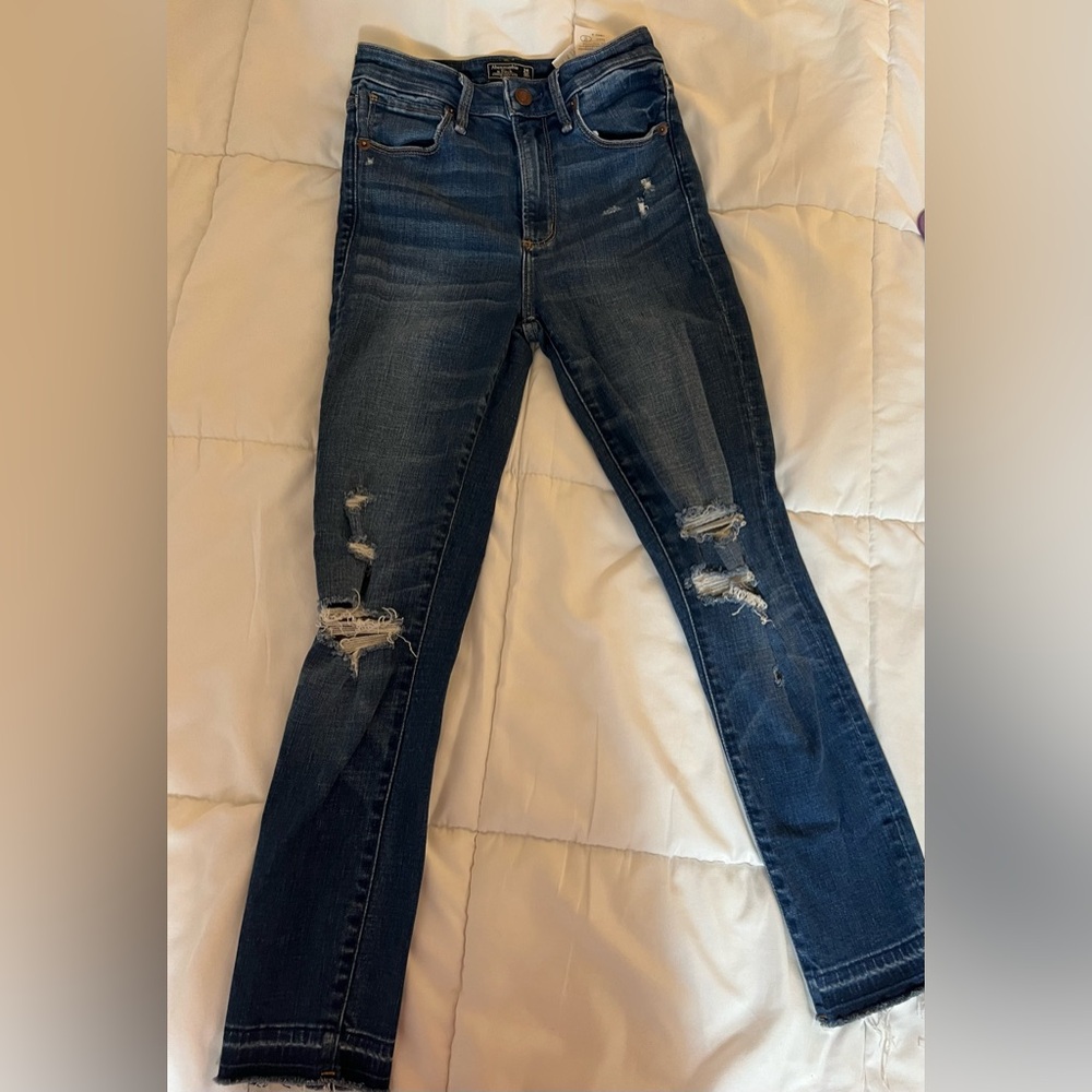 Abercrombie and Fitch distressed Simone straight leg ankle jean